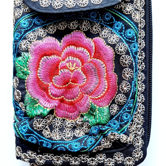 Colorful Embroidered Full Zip Wallet Rose Design - Picture 4 of 7